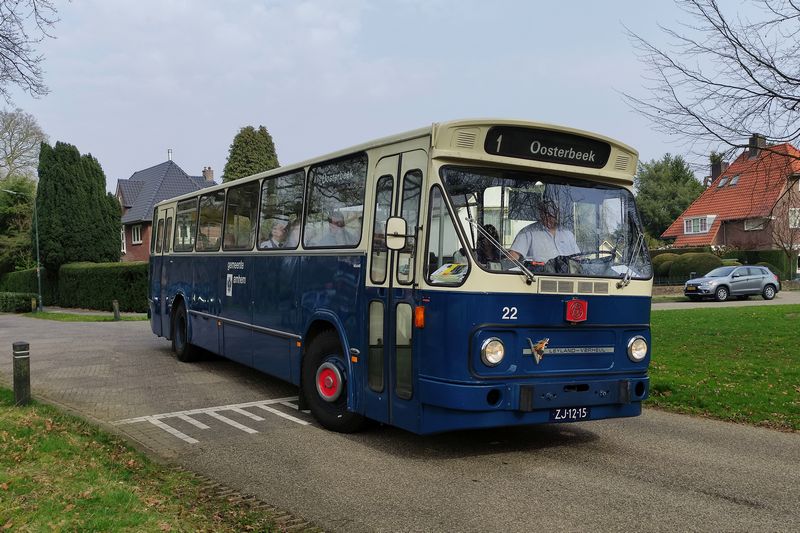 Rondrit met museumbussen door Arnhem